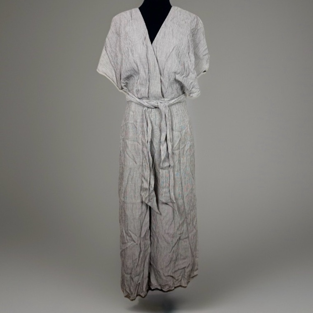 Keepsake jumpsuit with flutter sleeves in a textured gray fabric, size Small